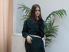 LilaMirs - female with brown hair webcam at LiveJasmin