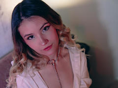 LilaLaurent - blond female webcam at xLoveCam