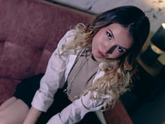 LilaLaurent - blond female webcam at xLoveCam