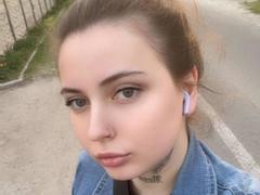 LilaVame - female with brown hair webcam at xLoveCam