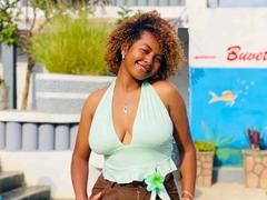 LilaylaChaude from xLoveCam