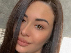 LiliLindy - female with brown hair webcam at xLoveCam