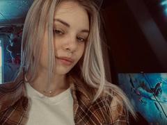 LiliaPochatko - female with brown hair webcam at xLoveCam