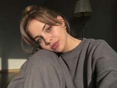 LiliaPochatko - female with brown hair webcam at xLoveCam