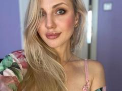 Lilith91-hot - blond female webcam at xLoveCam