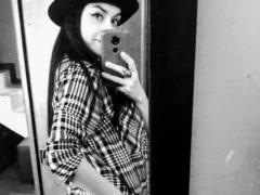 LilithGoddess - female with black hair webcam at xLoveCam