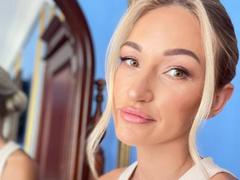 Lilitraya - female webcam at xLoveCam