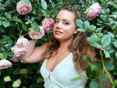 LillSandra - female with brown hair and  small tits webcam at xLoveCam