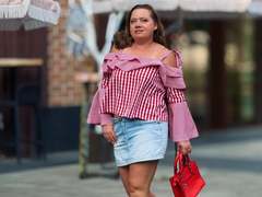 LillSandra - female with brown hair and  small tits webcam at xLoveCam