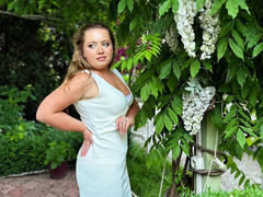 LillSandra - female with brown hair and  small tits webcam at xLoveCam