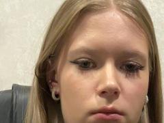 LillianaWhang - blond female webcam at xLoveCam