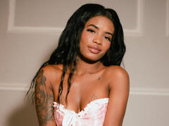 LillieBurges - female with brown hair webcam at xLoveCam