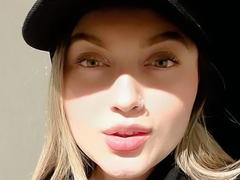 LillithDeluxe from xLoveCam