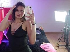 LillyBonnet - female with brown hair webcam at LiveJasmin