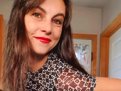 LillyMania-hot - female with brown hair webcam at xLoveCam