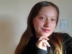 LilouMoretti - female with brown hair webcam at xLoveCam