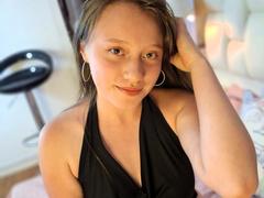 LilouMoretti - female with brown hair webcam at xLoveCam