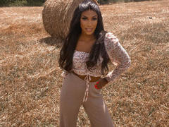 Liloucia - female with black hair webcam at xLoveCam