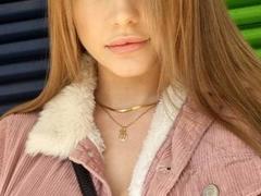 LilyBeautyfull from xLoveCam