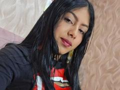 LilyFloweer - female with black hair webcam at xLoveCam