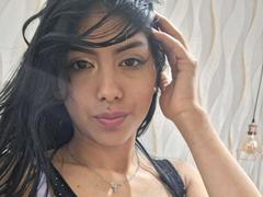 LilyFloweer from xLoveCam