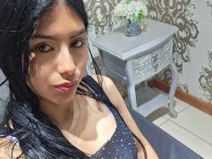 LilyFloweer - female with black hair webcam at xLoveCam