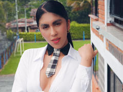 LilyGreay - female with black hair and  big tits webcam at xLoveCam