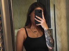 LilyMeeow from xLoveCam