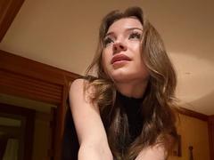 Lilyque from xLoveCam