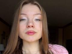 Lilyque - blond female with  big tits webcam at xLoveCam