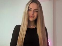 LinaAvery - female with brown hair webcam at xLoveCam