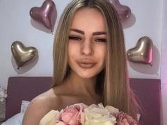 LinaAvery - female with brown hair webcam at xLoveCam