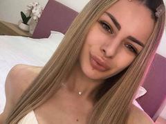 LinaAvery - female with brown hair webcam at xLoveCam