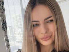 LinaAvery - female with brown hair webcam at xLoveCam