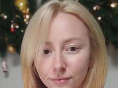 LinaSense - female webcam at xLoveCam