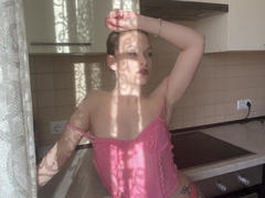 LinaShy - female webcam at xLoveCam