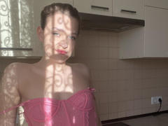 LinaShy - female webcam at xLoveCam