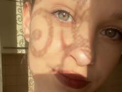 LinaShy - female webcam at xLoveCam