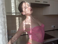 LinaShy - female webcam at xLoveCam