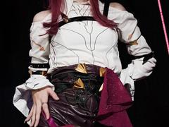 LinaVeritas - female with black hair webcam at ImLive