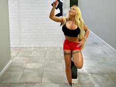 Lina-Fitness - blond female webcam at xLoveCam