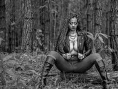 LinaPrincess - female with black hair and  big tits webcam at xLoveCam