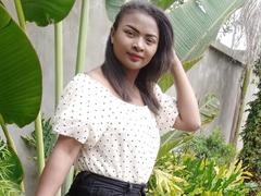 LinahSexy69 - female with black hair webcam at xLoveCam