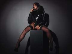 LindaFranco - female with black hair and  big tits webcam at LiveJasmin