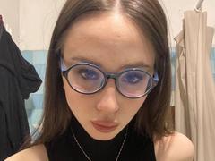 LindaGarner - female with brown hair webcam at xLoveCam