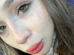LindaGarner - female with brown hair webcam at xLoveCam