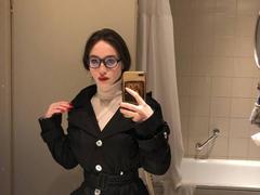 LindaGarner - female with brown hair webcam at xLoveCam