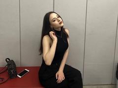 LindaGarner - female with brown hair webcam at xLoveCam