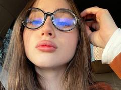 LindaGarner - female with brown hair webcam at xLoveCam