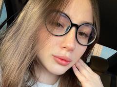 LindaGarner - female with brown hair webcam at xLoveCam